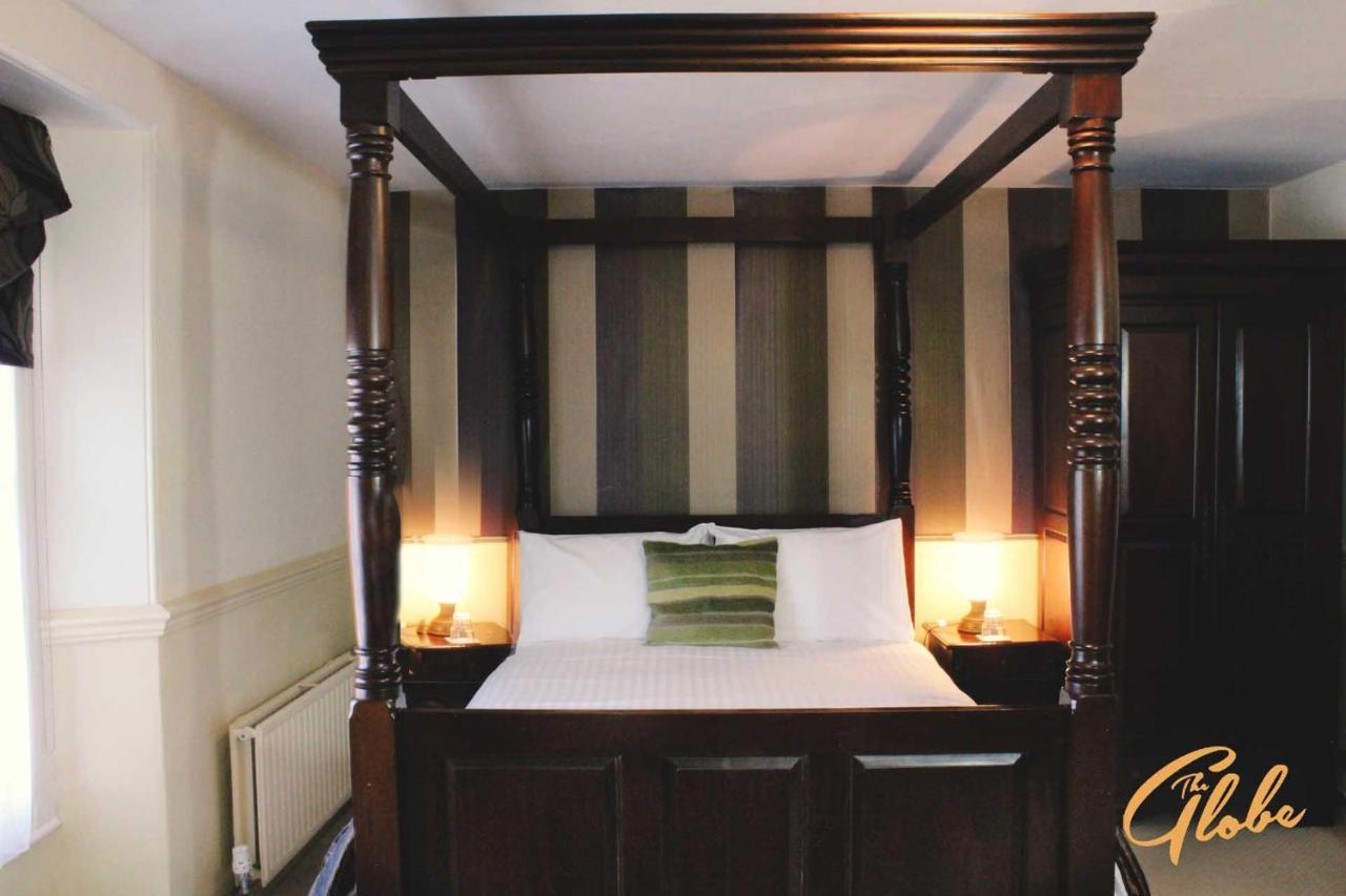 The Globe Inn Sampford Peverell Room photo